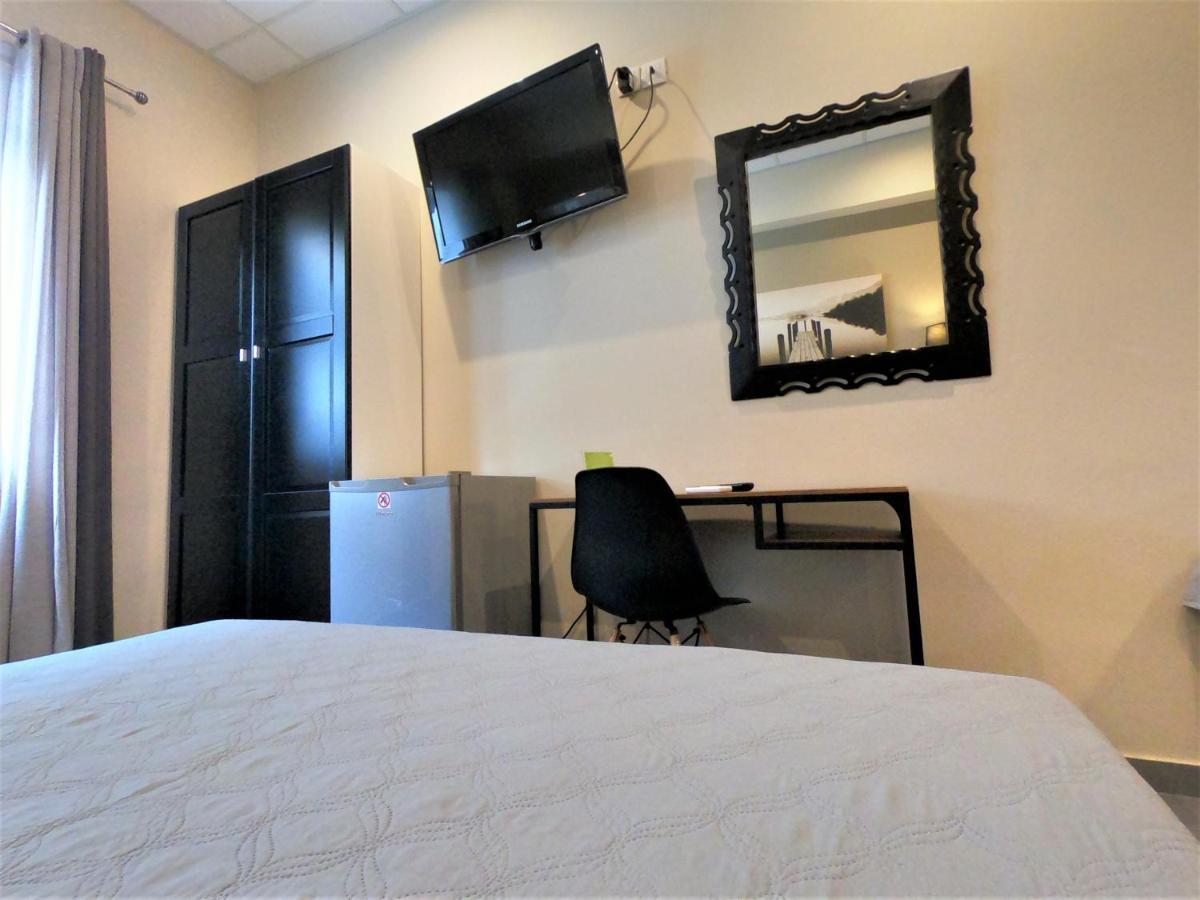 Achillion Hotel Piraeus Ngoại thất bức ảnh