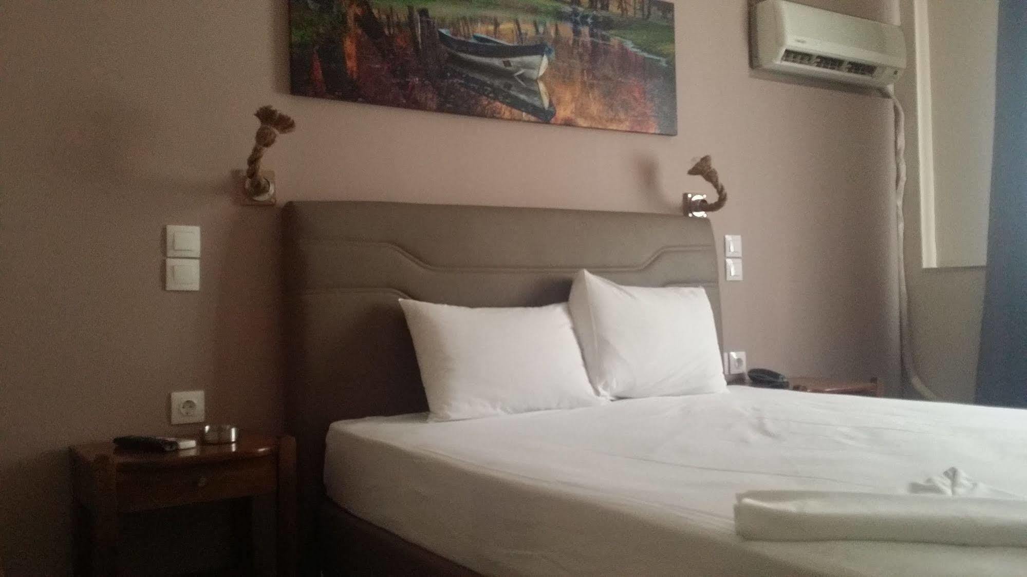 Achillion Hotel Piraeus Ngoại thất bức ảnh
