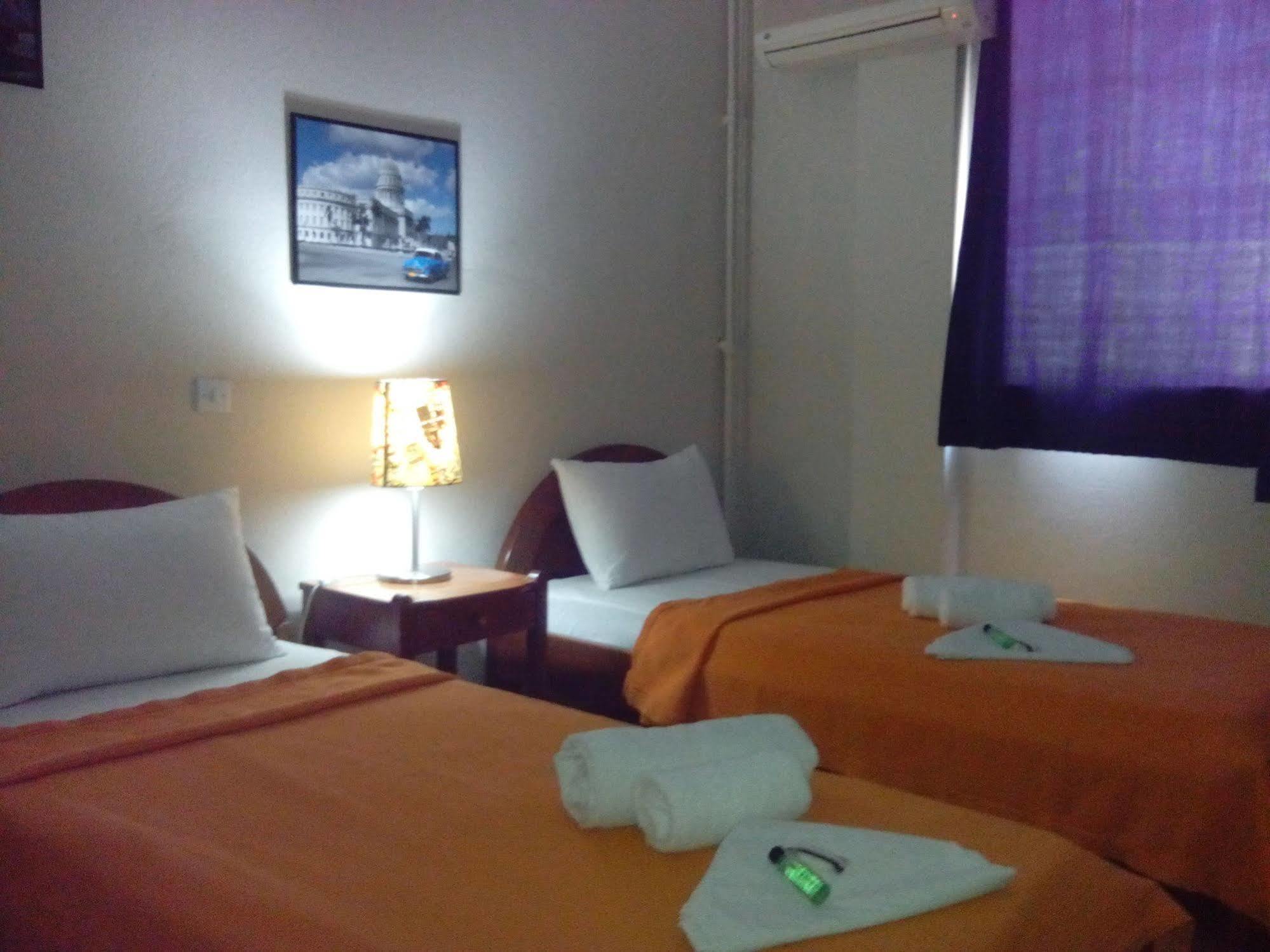 Achillion Hotel Piraeus Ngoại thất bức ảnh